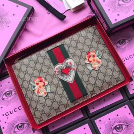 Gucci Embroidered GG Supreme Pouch Flower 431416