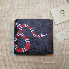 Gucci Bee print GG Supreme wallet 451268 211757