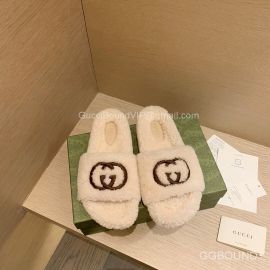 Gucci Interlocking G Slide Sandal in White Shearling 2191082