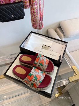 Gucci Platform Slide Sandal with GG Supreme and Strawberry 2191245