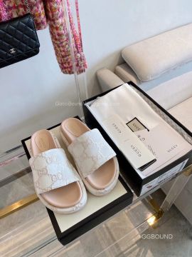 Gucci Platform Slide Sandal with White GG Velvet 2191254