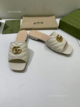Gucci Online Exclusive Slide Sandal with Double G in White Chevron Matelasse Leather 2281068