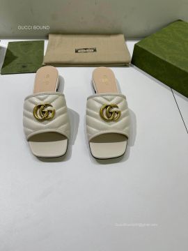 Gucci Online Exclusive Slide Sandal with Double G in White Chevron Matelasse Leather 2281068