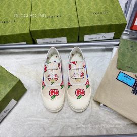 Gucci Apple Embroidery Web Lace Up Sneakers in Beige 2281077