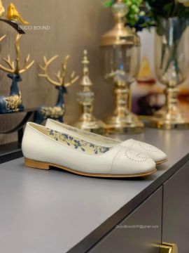 Gucci Womens Ballet Flat with Interlocking G in White 2281139