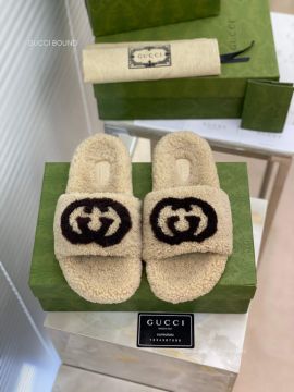 Gucci Interlocking G Slide Sandal with Beige Shearling 2281172