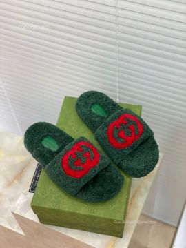 Gucci Interlocking G Slide Sandal with Green Shearling 2281173