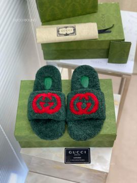 Gucci Interlocking G Slide Sandal with Green Shearling 2281173