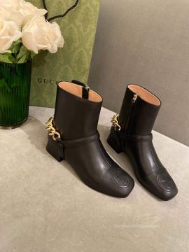 Gucci Leather Interlocking G Ankle Boot with Chain in Black 2281320