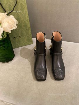 Gucci Leather Interlocking G Ankle Boot with Chain in Black 2281320