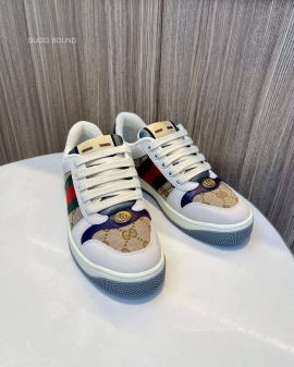 Gucci Low Top Sneaker in GG Supreme and White Leather Unisex 2281411