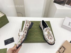 Gucci GG Canvas Loafers in Gray 2281550