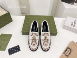 Gucci GG Canvas Loafers in Gray 2281550