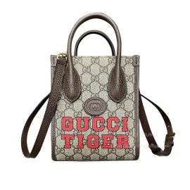 Gucci Tote Bag Gucci Tiger GG Mini Shoulder Bag in Beige and Ebony GG Supreme Canvas 671623