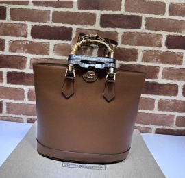 Gucci Diana Medium Bucket Tote Bag Cuir Brown Leather 750394