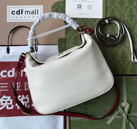 Gucci White Leather Diana Medium Shoulder Bag with Bamboo Handle746124