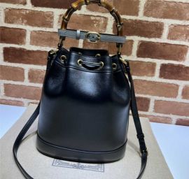 Gucci Diana Small Bucket Shoulder Bag with Bamboo Handle Black Leather 724652